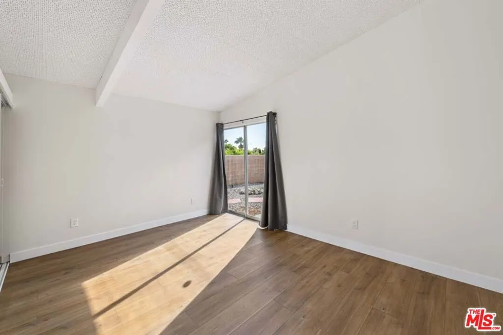 859 E Grace Circle, Palm Springs, California 92262 home-pic-39